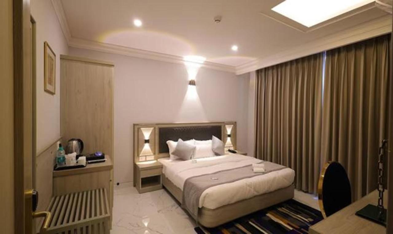 Fabhotel Prime Hampton By Ic'S Noida Exterior foto